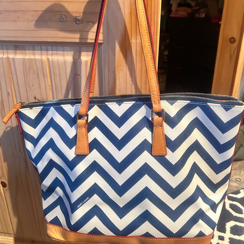 Dooney & Bourke Navy and White Chevron Tote set - Picture 5 of 14